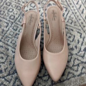 Clark's NWOB Kitten Pumps sz 9